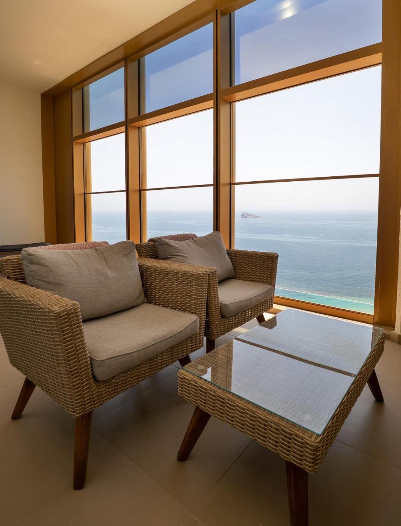 Olivia - Sea View - Intempo Sky Apartment *